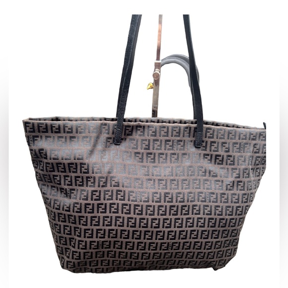 Fendi Handbags - 🔥🔥🔥FENDI Zuchinno   large tote  🔥🔥
